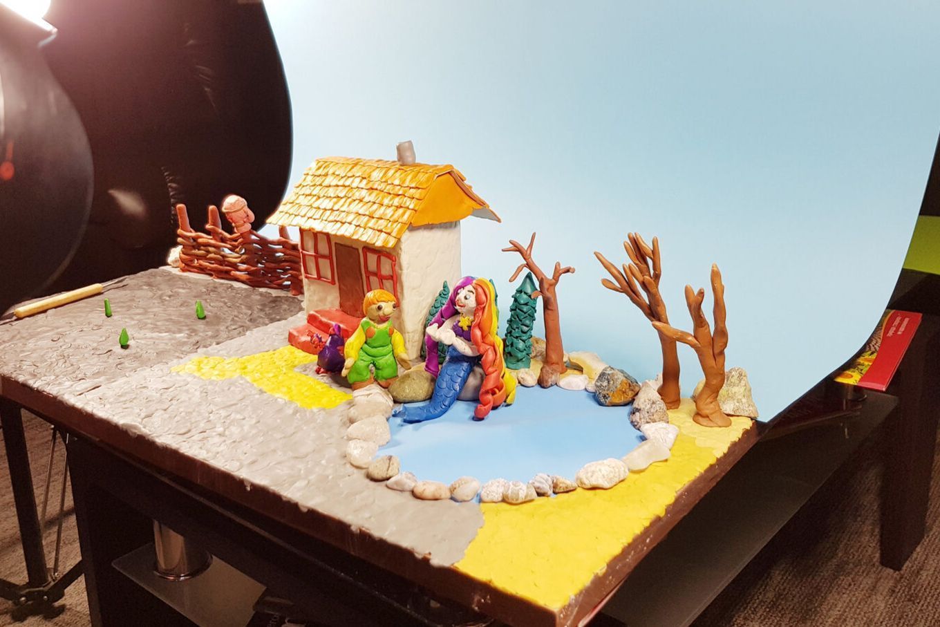 фото нанесения макияжа на лицо девушки 