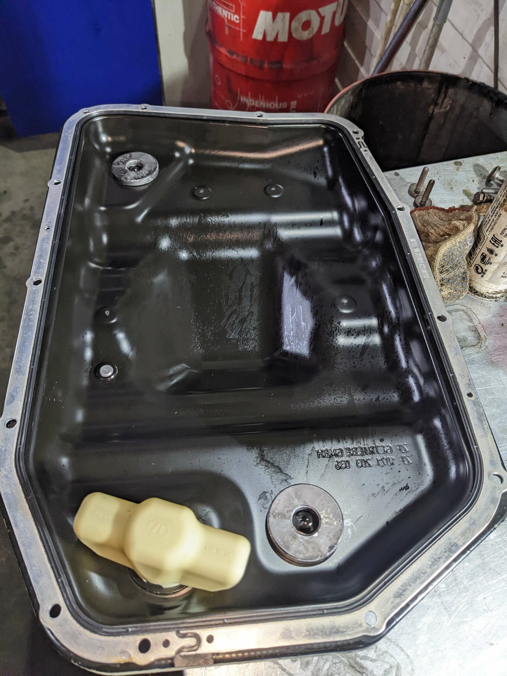 Чистый поддон и магниты