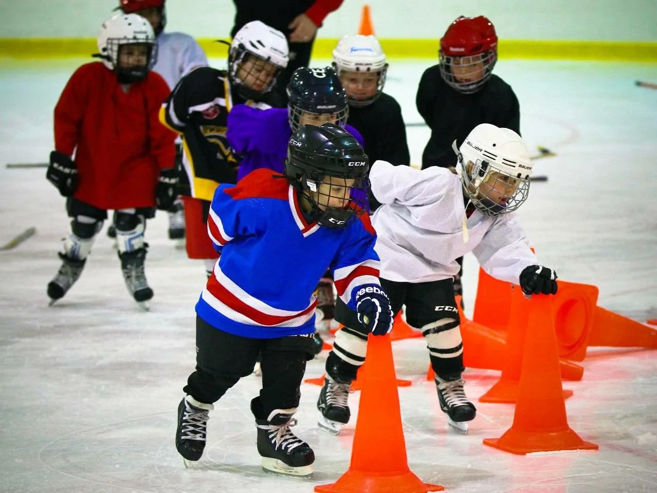 Детские хк. Хоккей дети. Детский хоккей. Хоккей дети тренировка. Дети хоккеисты.