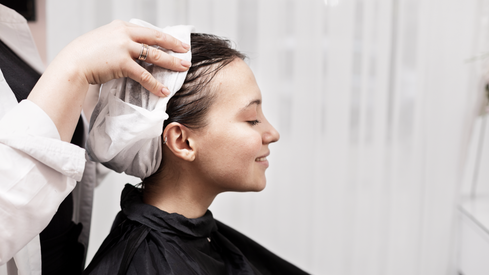 Услуги парикмахера в салоне красоты