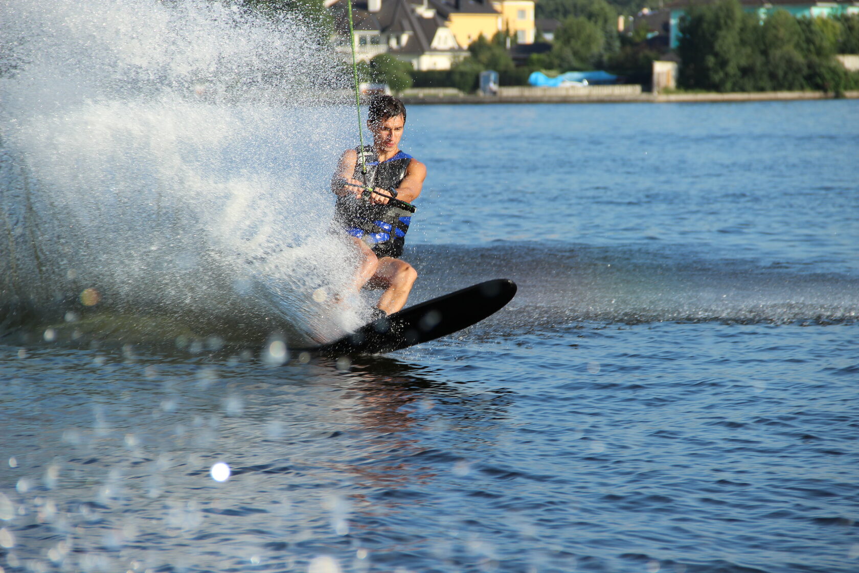 Moswake. Водные лыжи в Москве. Катание на водных лыжах в Москве. Бэтмен за катером. Катание на водных лыжах Волгоград.