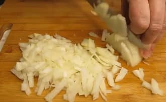 Приготовление котлет из хека: шаг 2