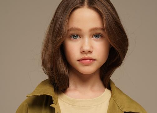 KIDSDIVISION Models - Anya