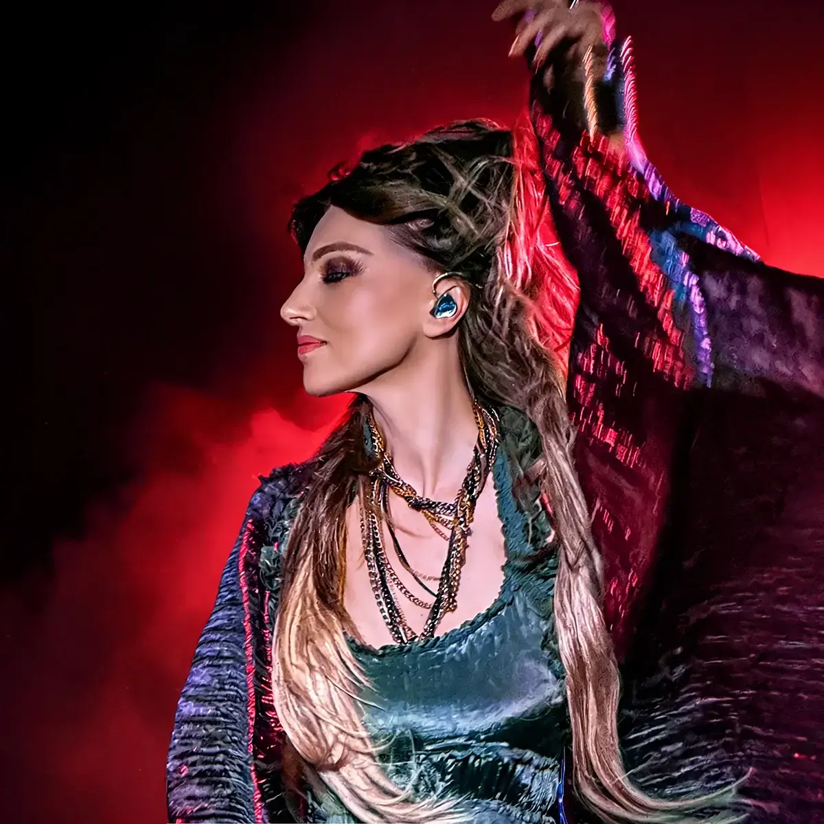 Ирина Нельсон и проект ГАЯТРИ  GAYATRI на иммерсивном концерте мантр и медитативной музыки в Москве
