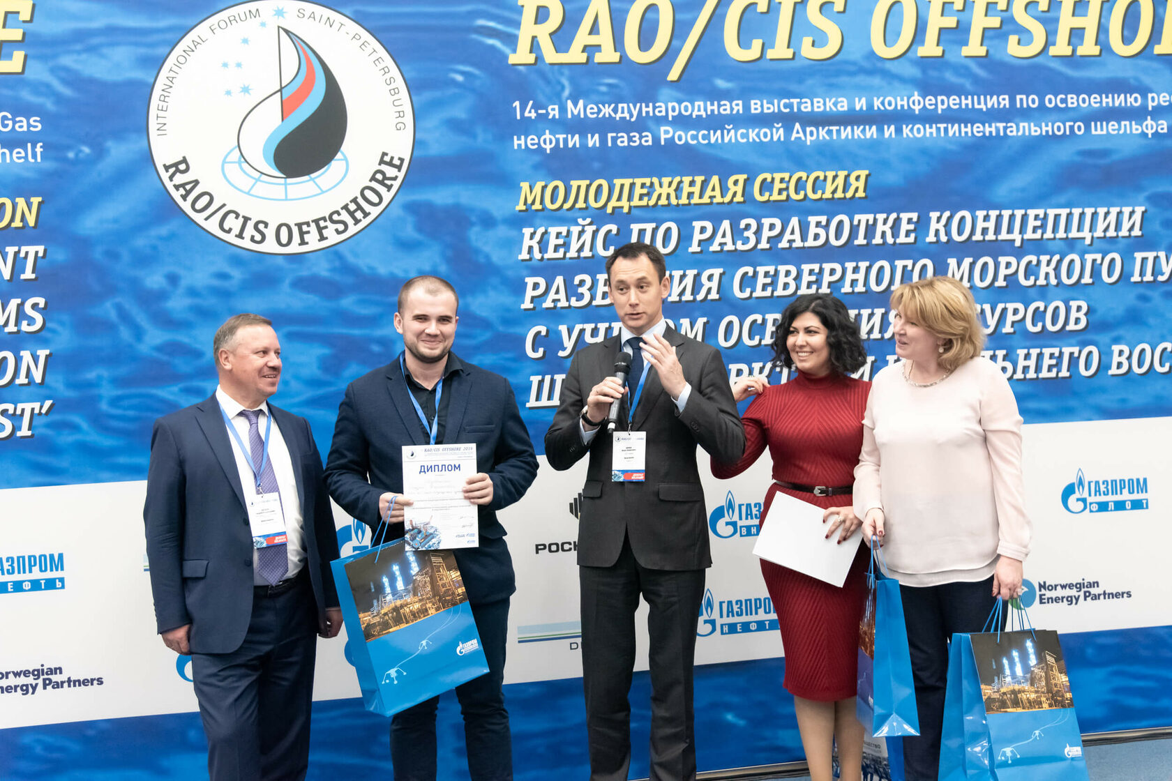 «Газпром добыча шельф Южно-Сахалинск» - спонсор Молодежной сессии  в рамках RAO/Cis Offshore 2021