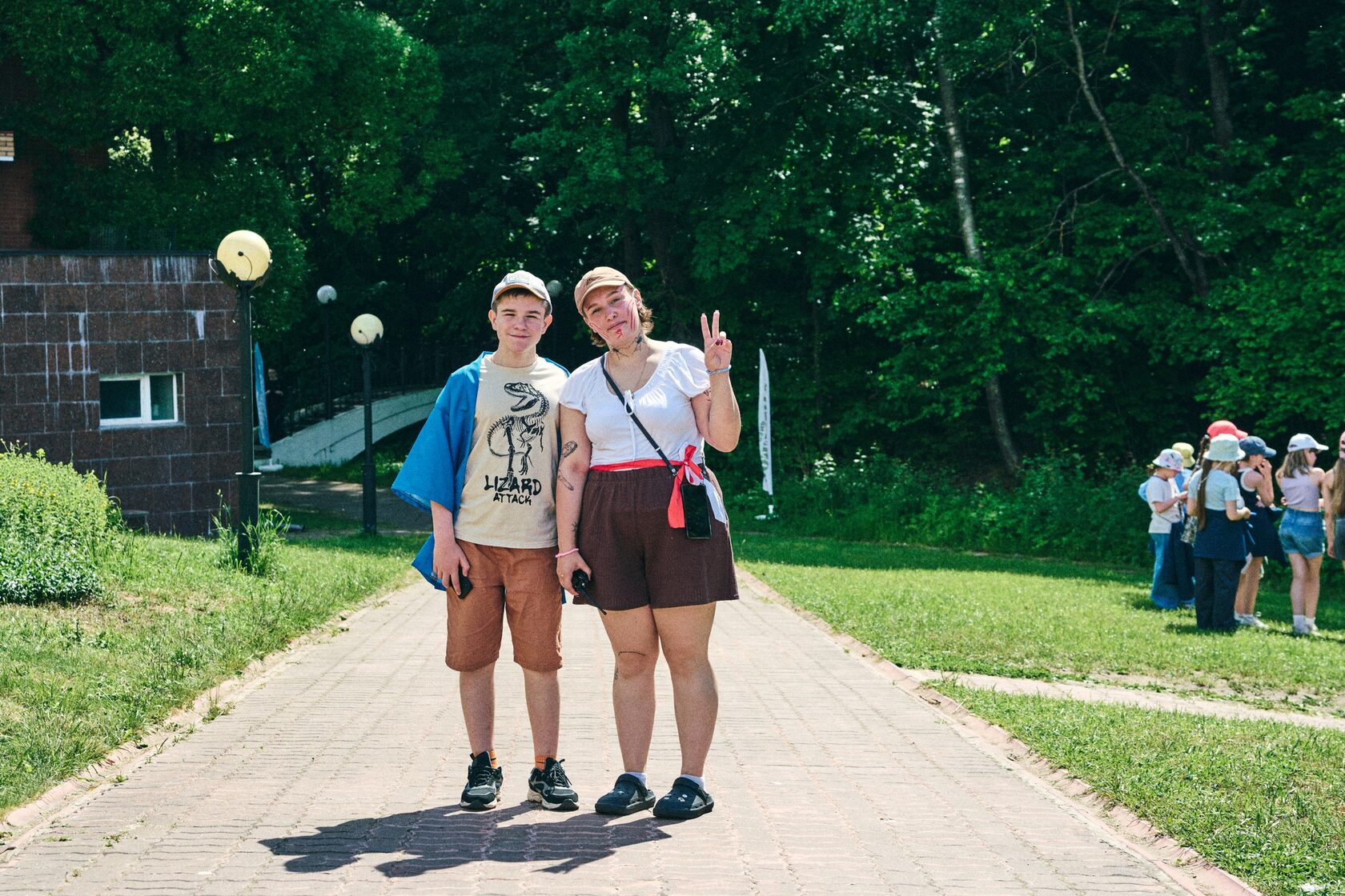 Отряд детей с вожатым