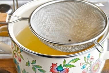 Приготовление ухи из головы и хвоста форели: шаг 3