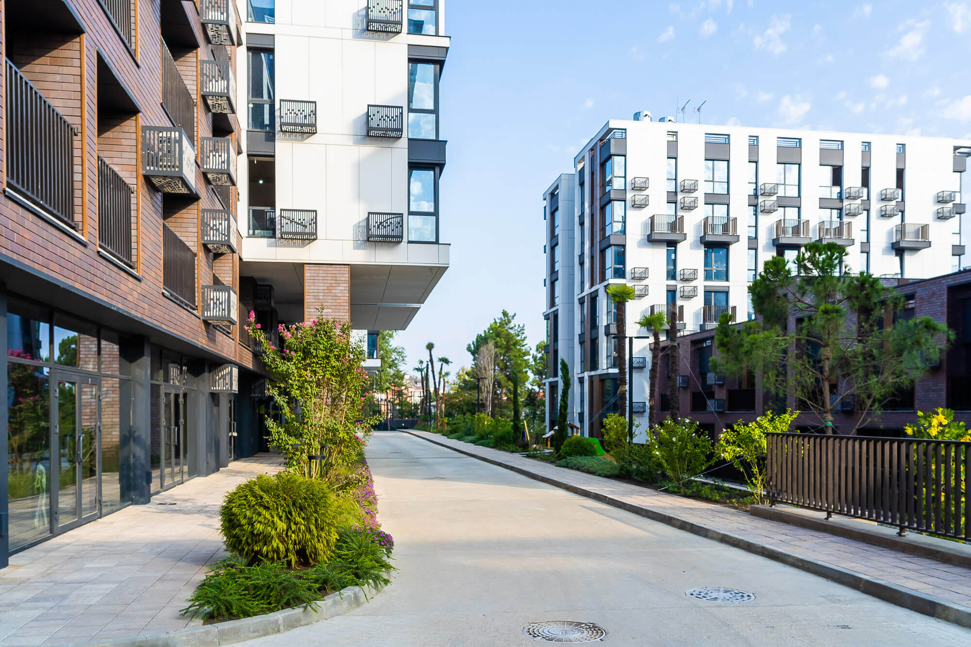 Моравия Сочи — дневной вид на комплекс