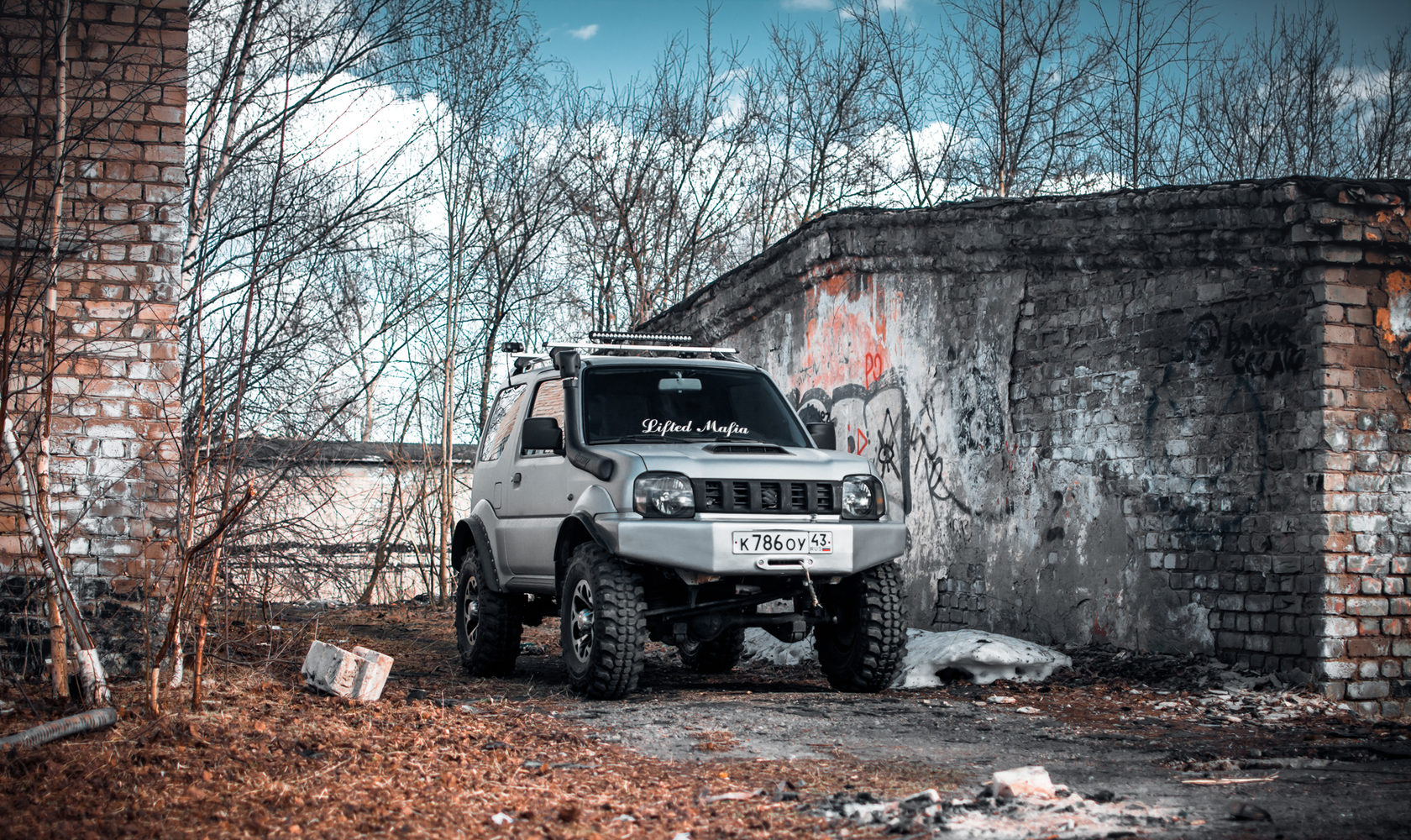 Тест-драйв: как ведет себя японский малыш Suzuki Jimny на дорогах Кирова