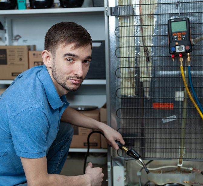 Олег - мастер по ремонту стиральных машин с 12-летним опытом