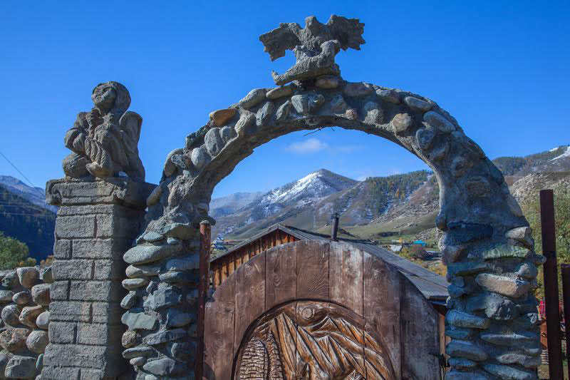 Купчегень республика алтай. Купчегень горный Алтай. Купчегень Республика Алтай базы. Купчегень село ремесел. Деревня Купчегень Алтай.