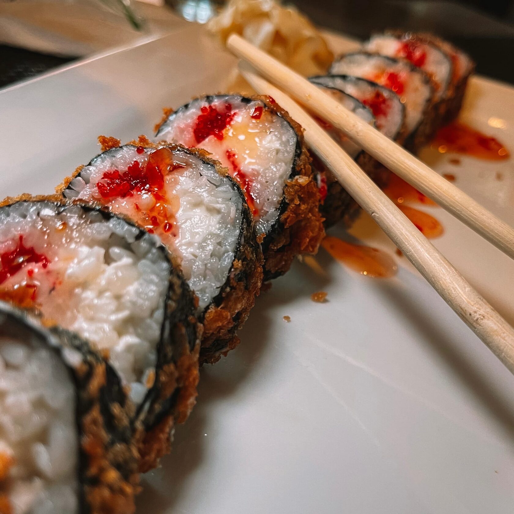 Доставка суши фиш. Роллы с рыбой. Юбилейная 40 мастерская суши рыба. Sushi Bar Первомайская ул., 88 фото.