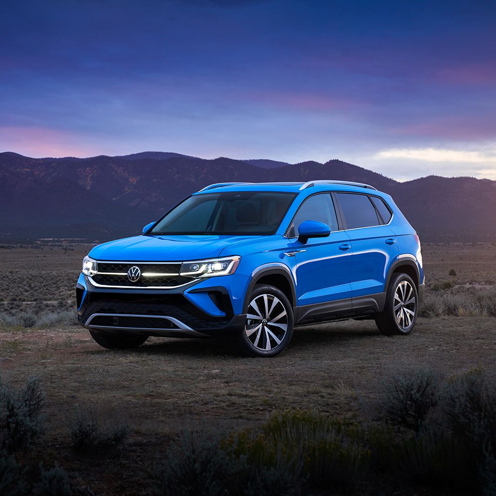 Chevrolet Equinox 2024 на горной дороге