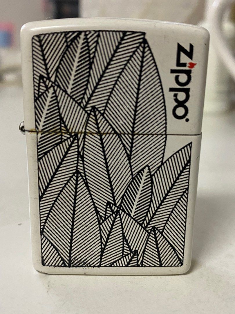 Зажигалка Zippo с тонким линейным рисунком листьев, напечатанным тампопечатью