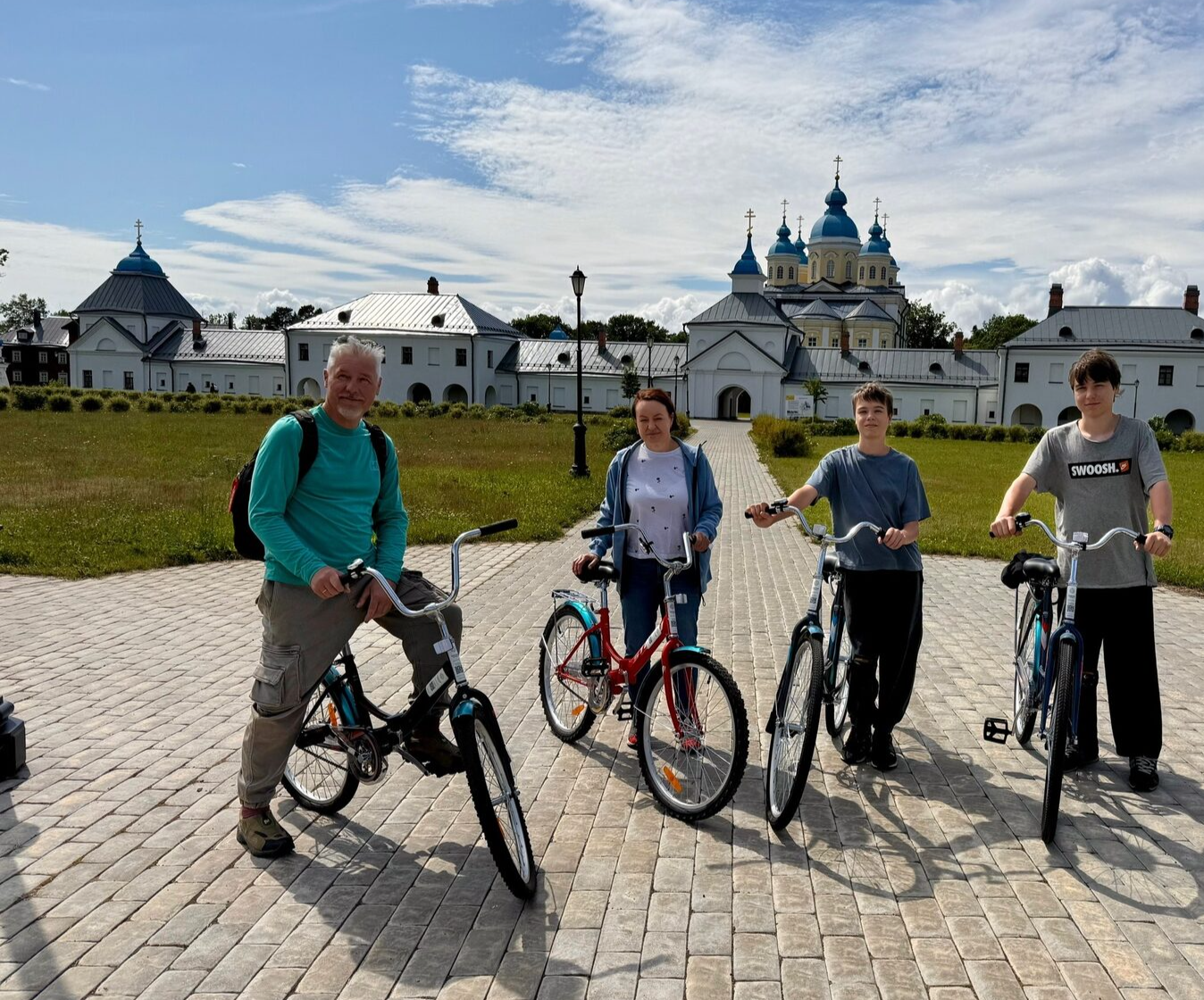 Велосипедная прогулка во время шестичасовой экскурсии на Коневец