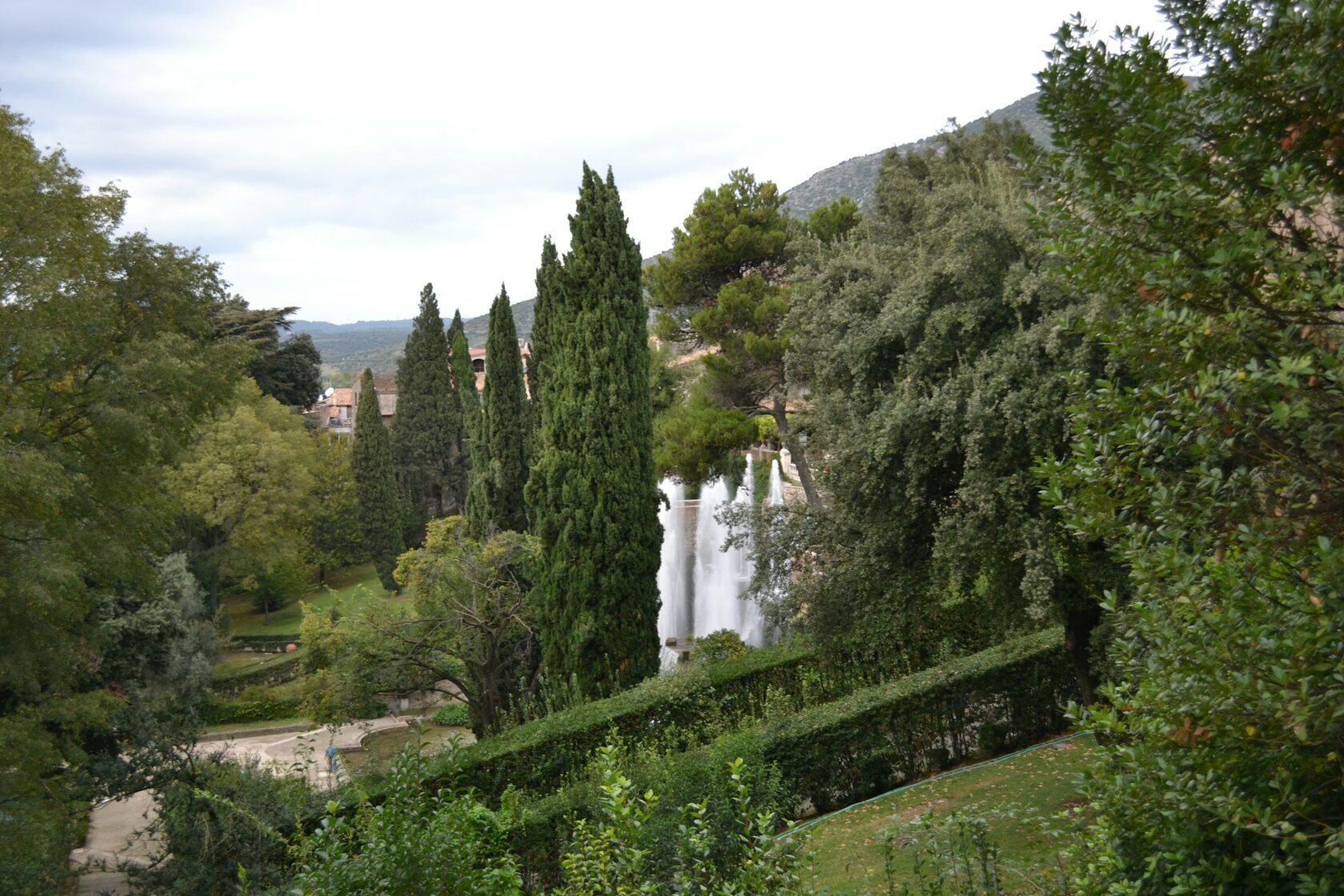 Вид на фонтан Нептуна, вилла д`Эсте, Тиволи, Италия