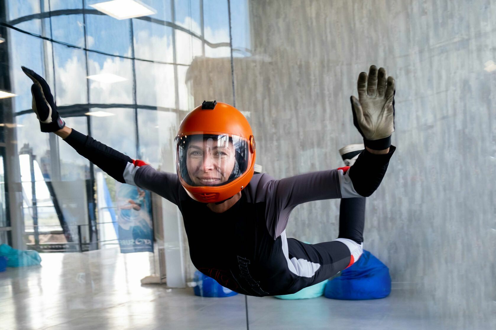 фото нанесения макияжа на лицо девушки 