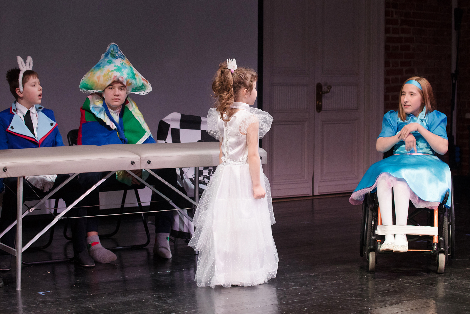 Театр инклюзион. Инклюзивный театр первый в москве. Инклюзивный спектакль. Инклюзивный спектакль. Инклюзивный театр.