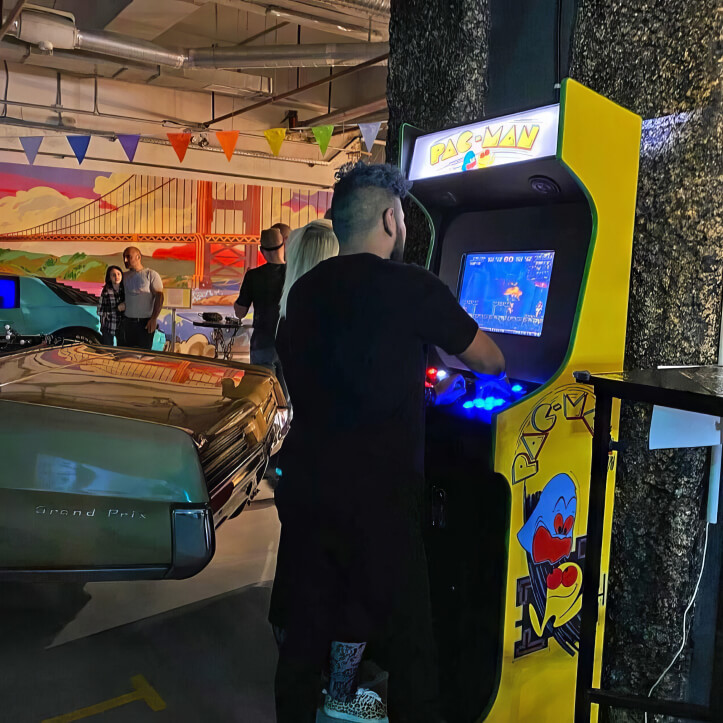 Pacman автомат. Аренда на мероприятие с бесплатной доставкой