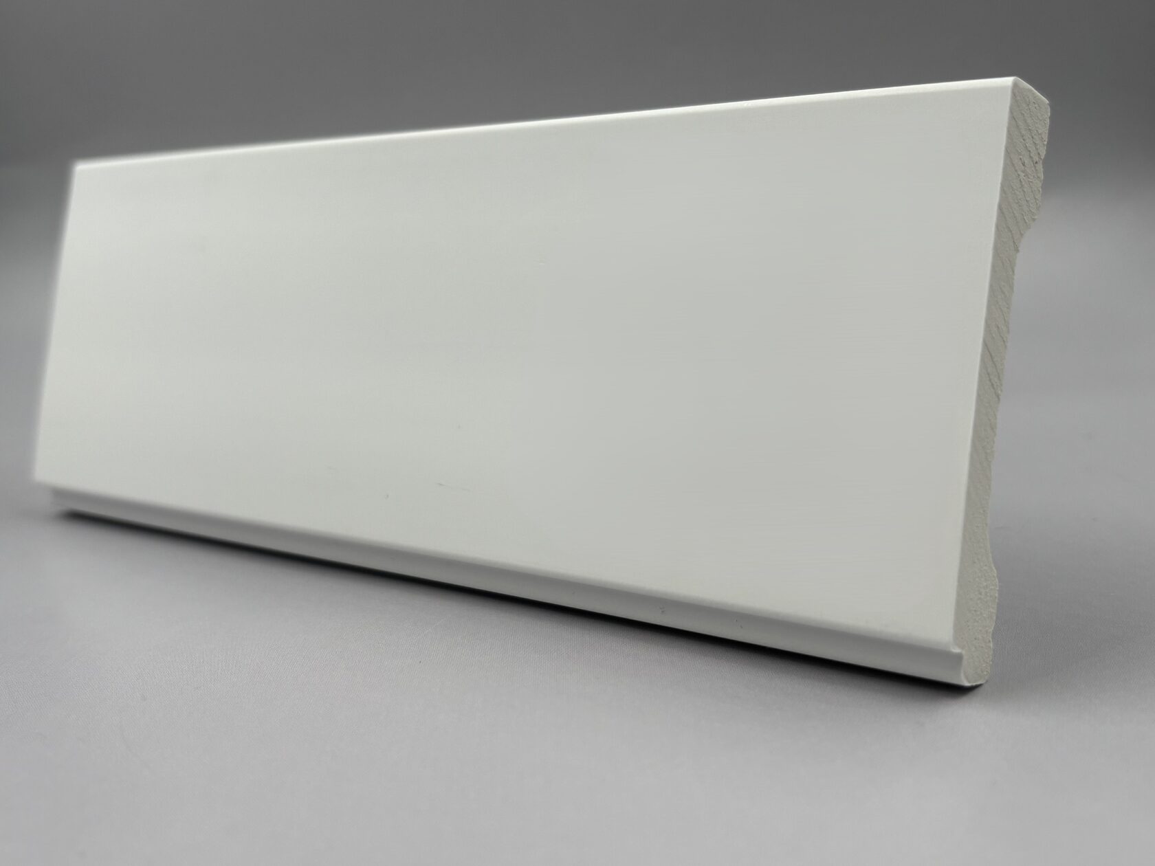 Плинтус из полистирола высокой плотности Волшебная палочка MSPOL 106 70*12*2000 Белый под покраску