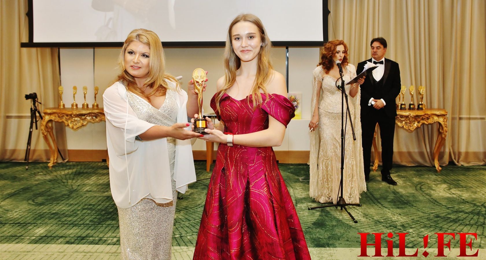 Радослава Пенова връчи наградата на Александра Вътева на Golden Femi Film Festival