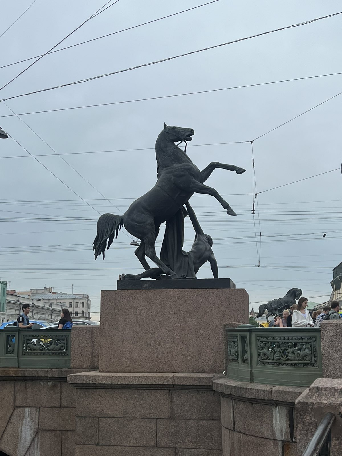 Скульптура «Укрощение коней человеком», третья группа, Аничков мост, Невский проспект, Россия, Санкт-Петербург, Центральный район