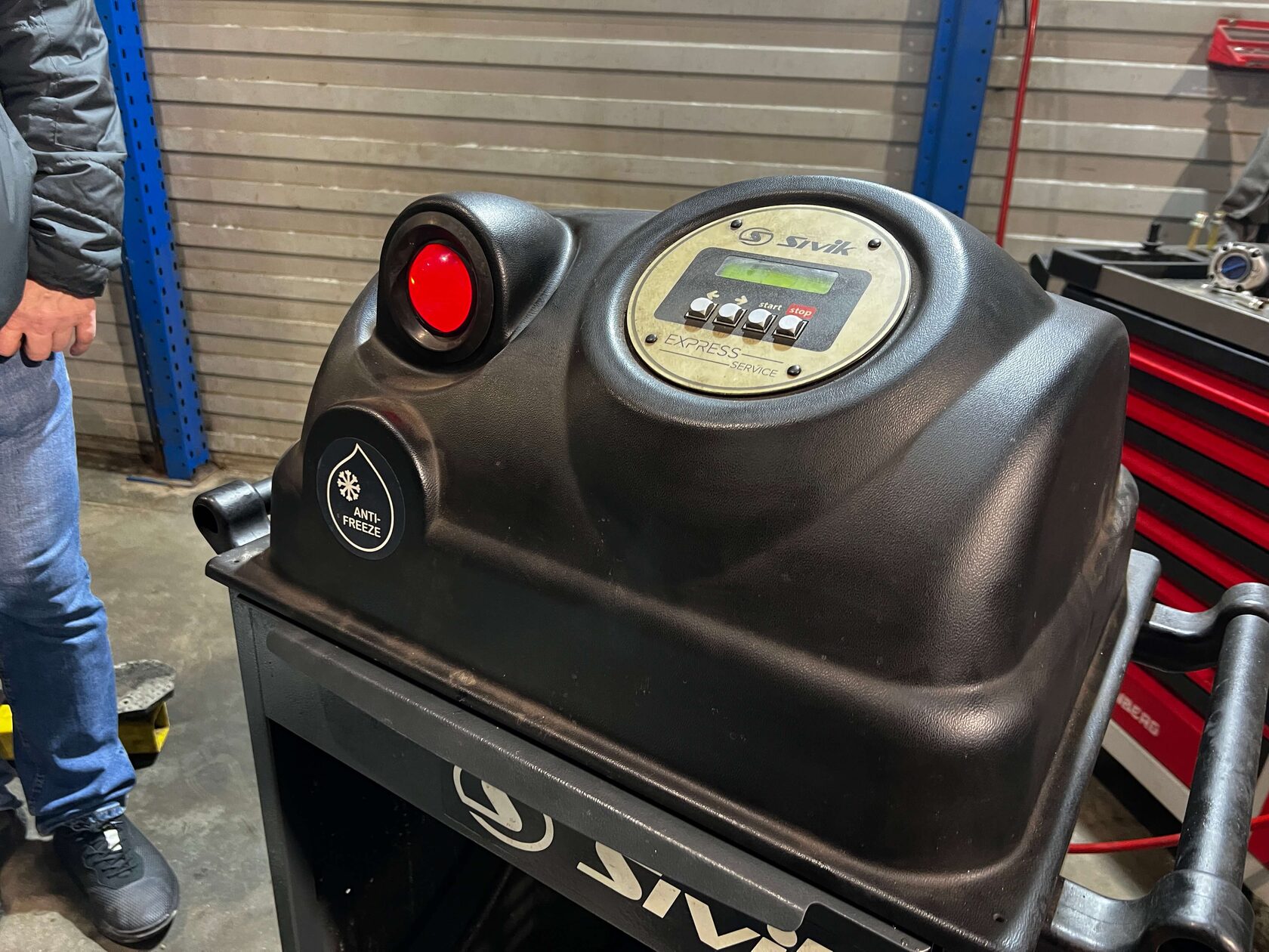 Завершение процесса замены антифриза