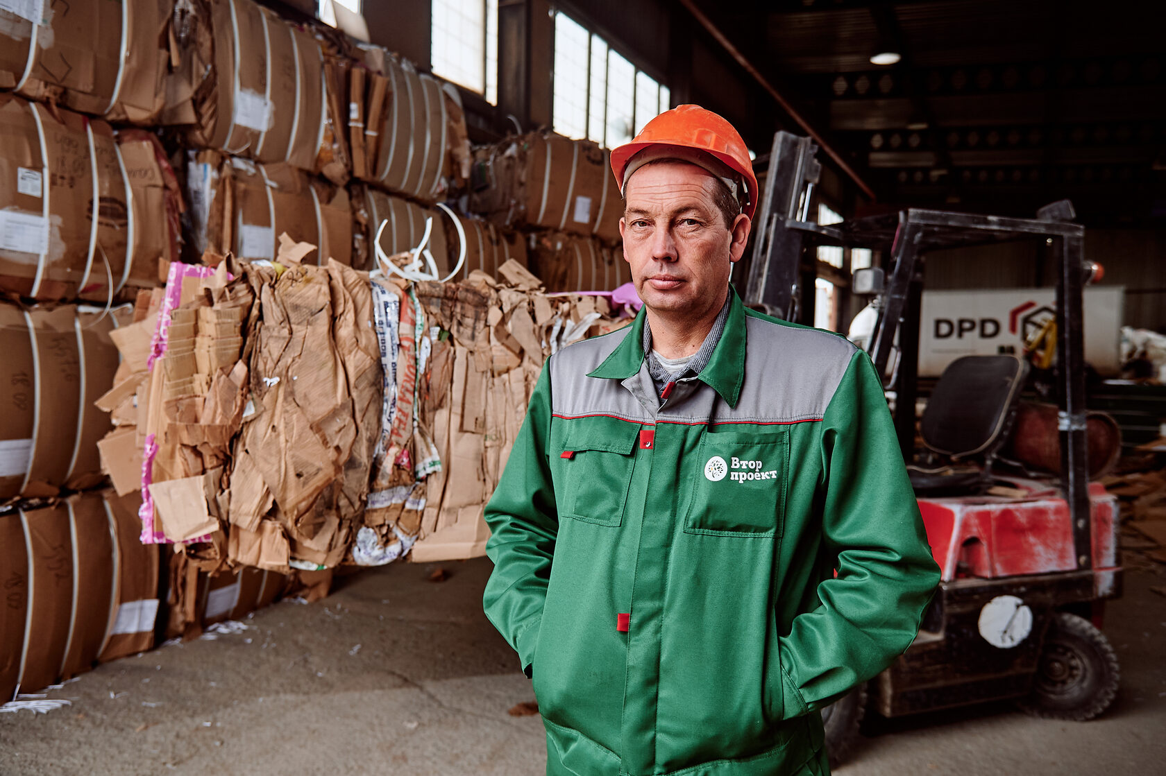 Фабрика экспертов. Вторичное сырье. Склад производства. Прессовщик сортировщик вторсырья. Сегодня втор.