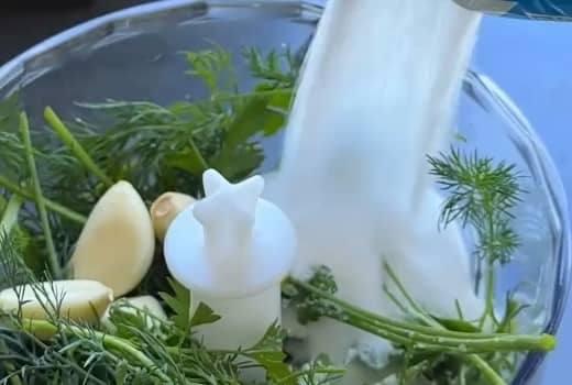 Приготовление ароматной зелёной соли в домашних условиях: шаг 2