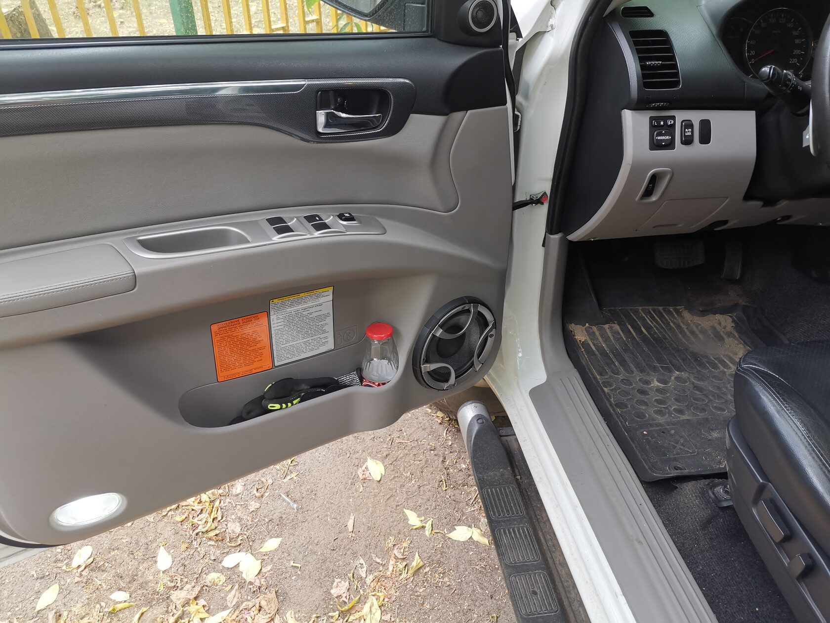 замена акустики динамиков колонок Mitsubishi Pajero Sport 2