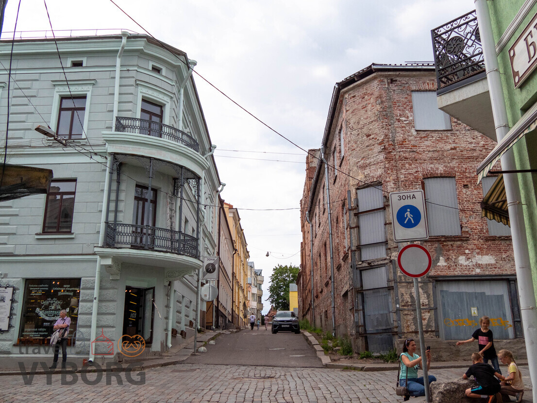 Перекресток пяти балконов в Выборге постепенно принимает свой исторический  облик.