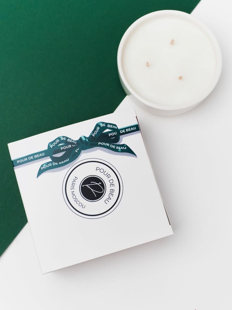 большая свеча с подарочной упаковкой