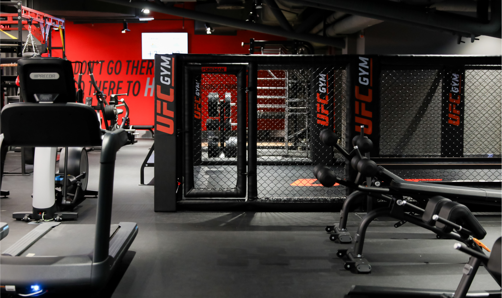 Ufc gym атриум. Юфс Джим Атриум. UFC Gym Арена Плаза. Юфс Джим Москва.