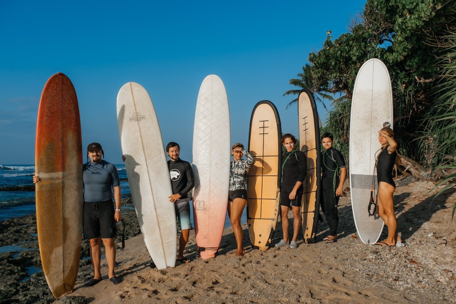 Ученики Surf's Up с лонгбордами, Велигама