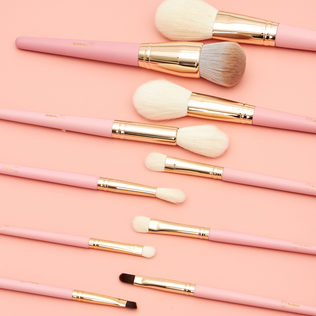 ручки розовых кистей