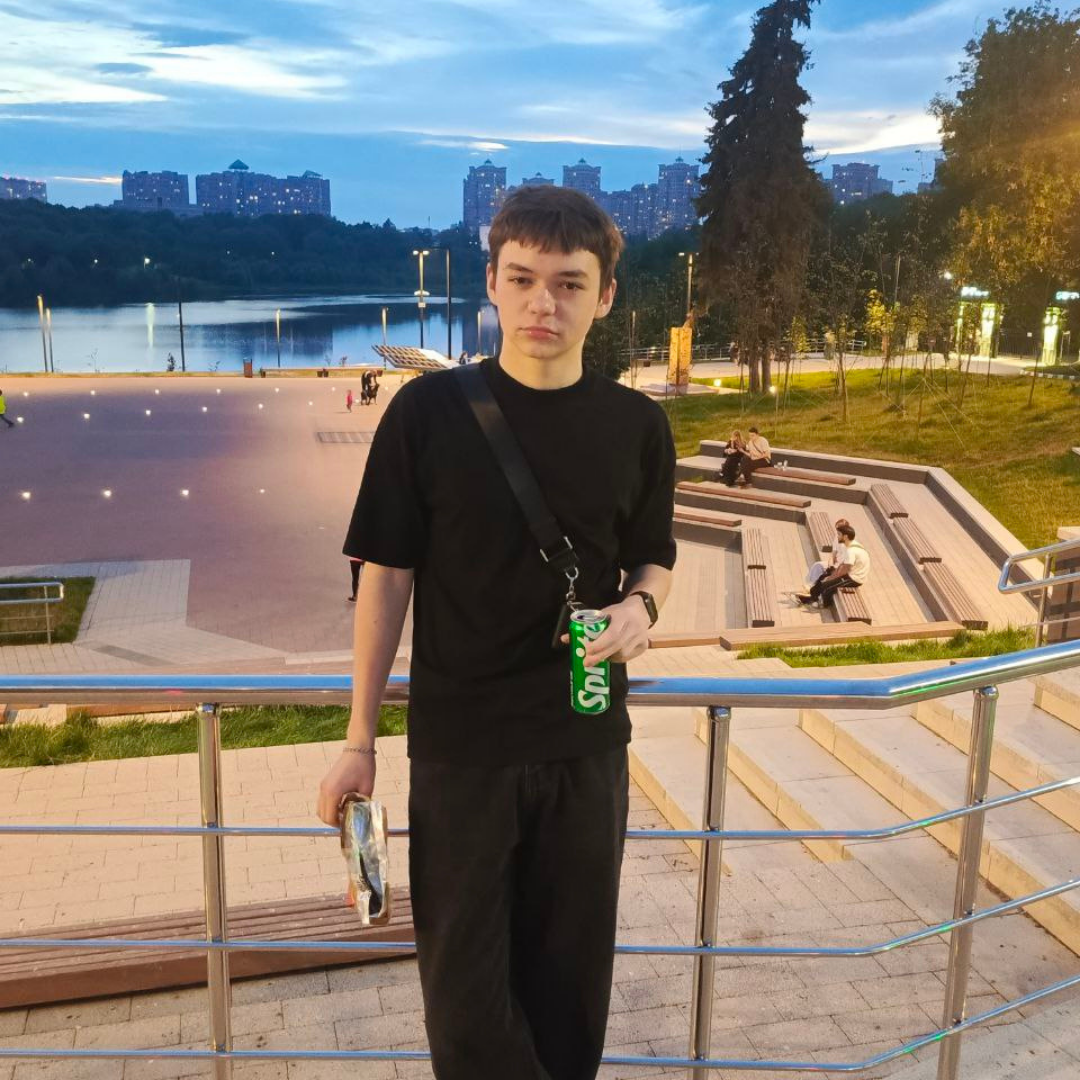 Гаврилов Максим — ученик репетитора по подготовке к ЕГЭ в Раменском, поступил в РЭУ им. Плеханова на финансы и кредит