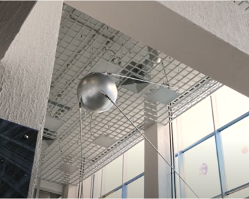 Макет первого искусственного спутника земли