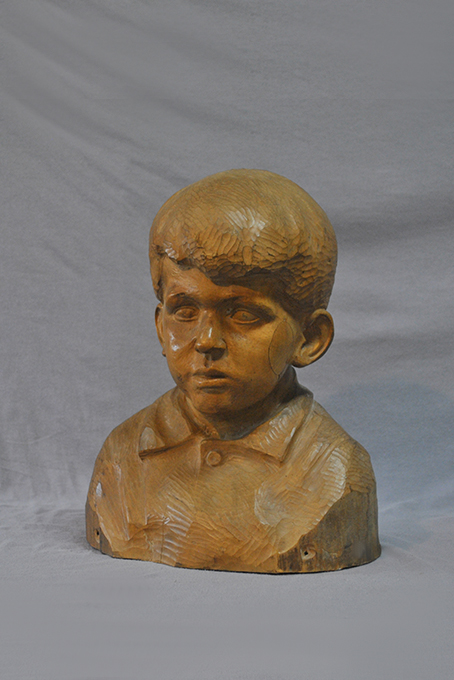 бюст мальчик Коля дерево