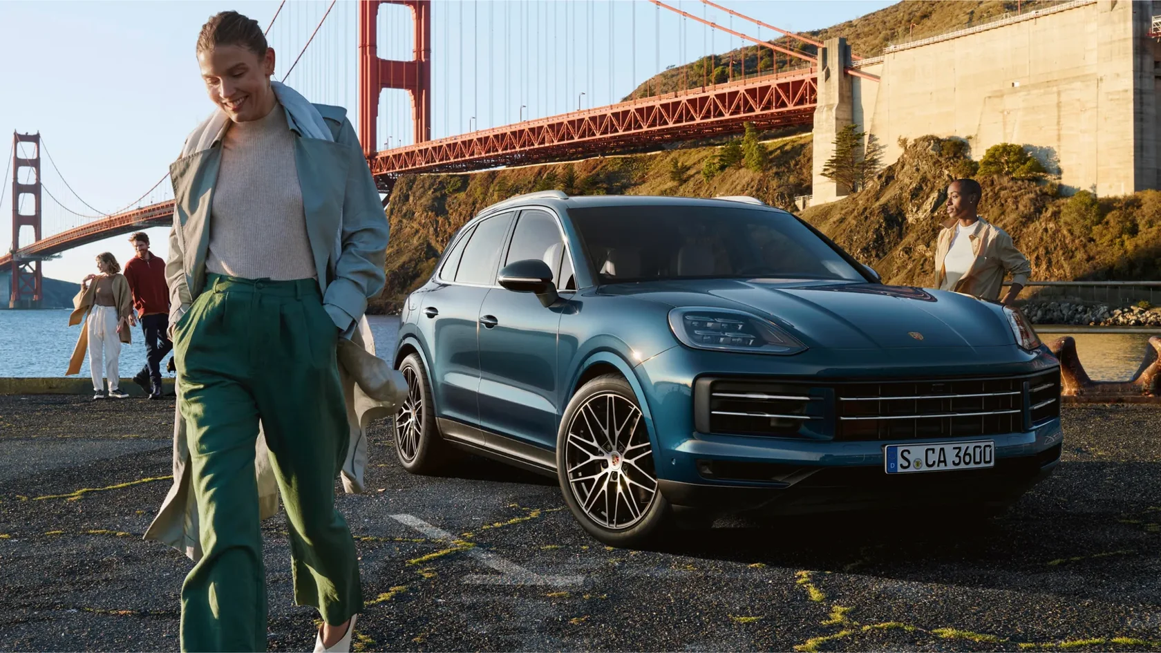 Porsche Cayenne в цвете Montegoblau Metallic