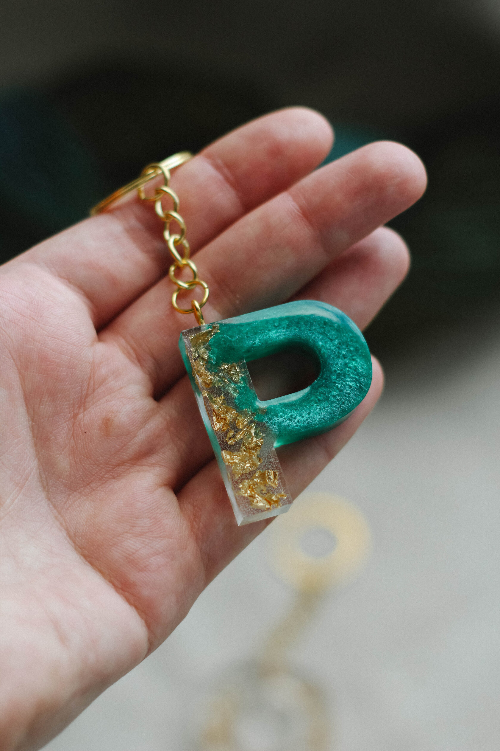 Брелоки буквы из эпоксидной смолы