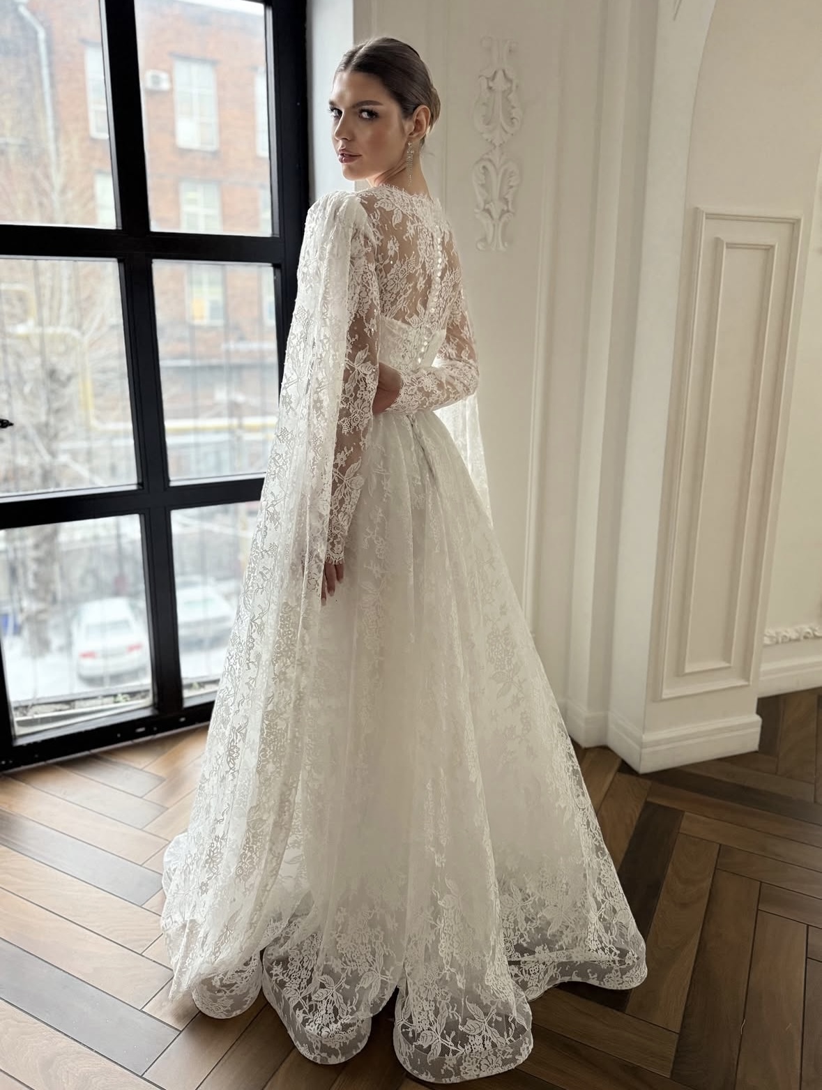платье свадебное с длинными кружевными рукавами