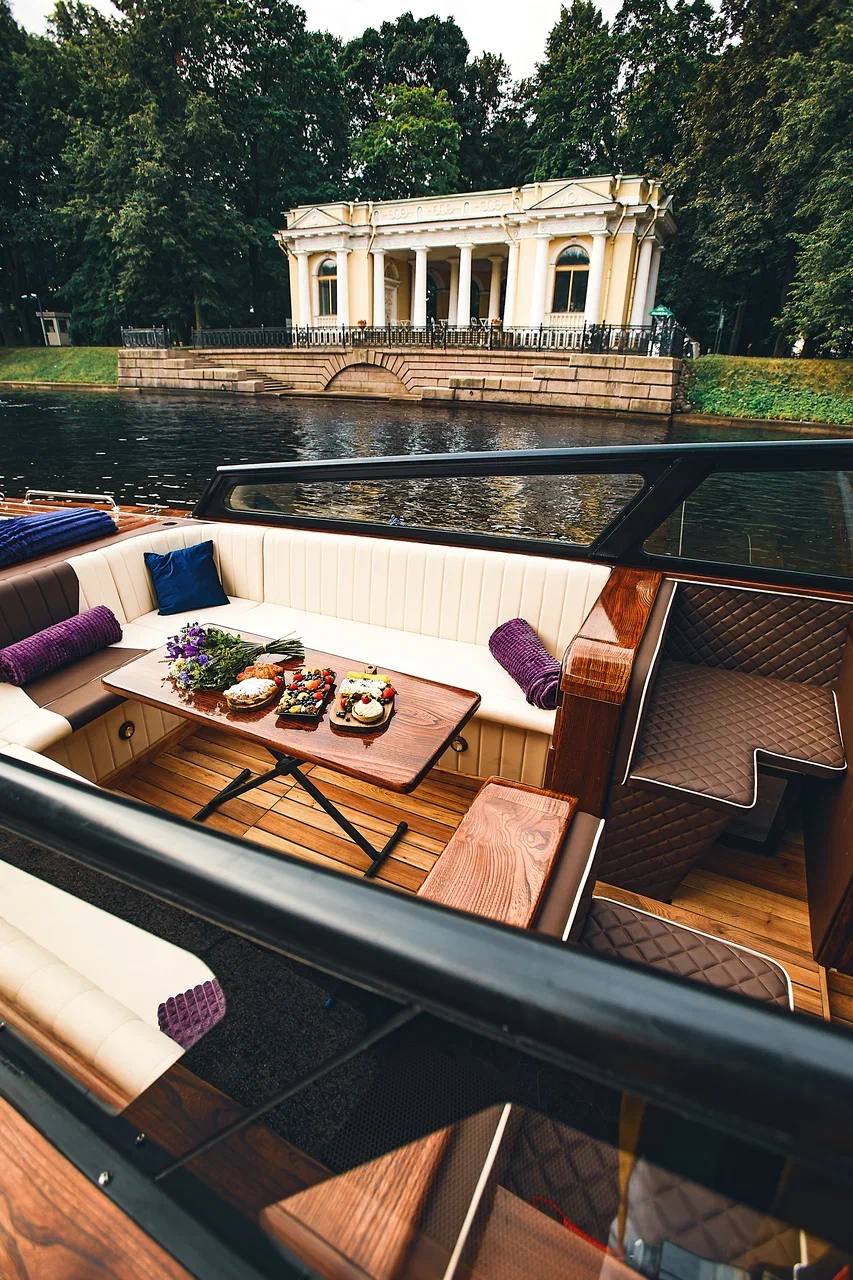 Катер Blueberry — фото 4 для аренды в СПб