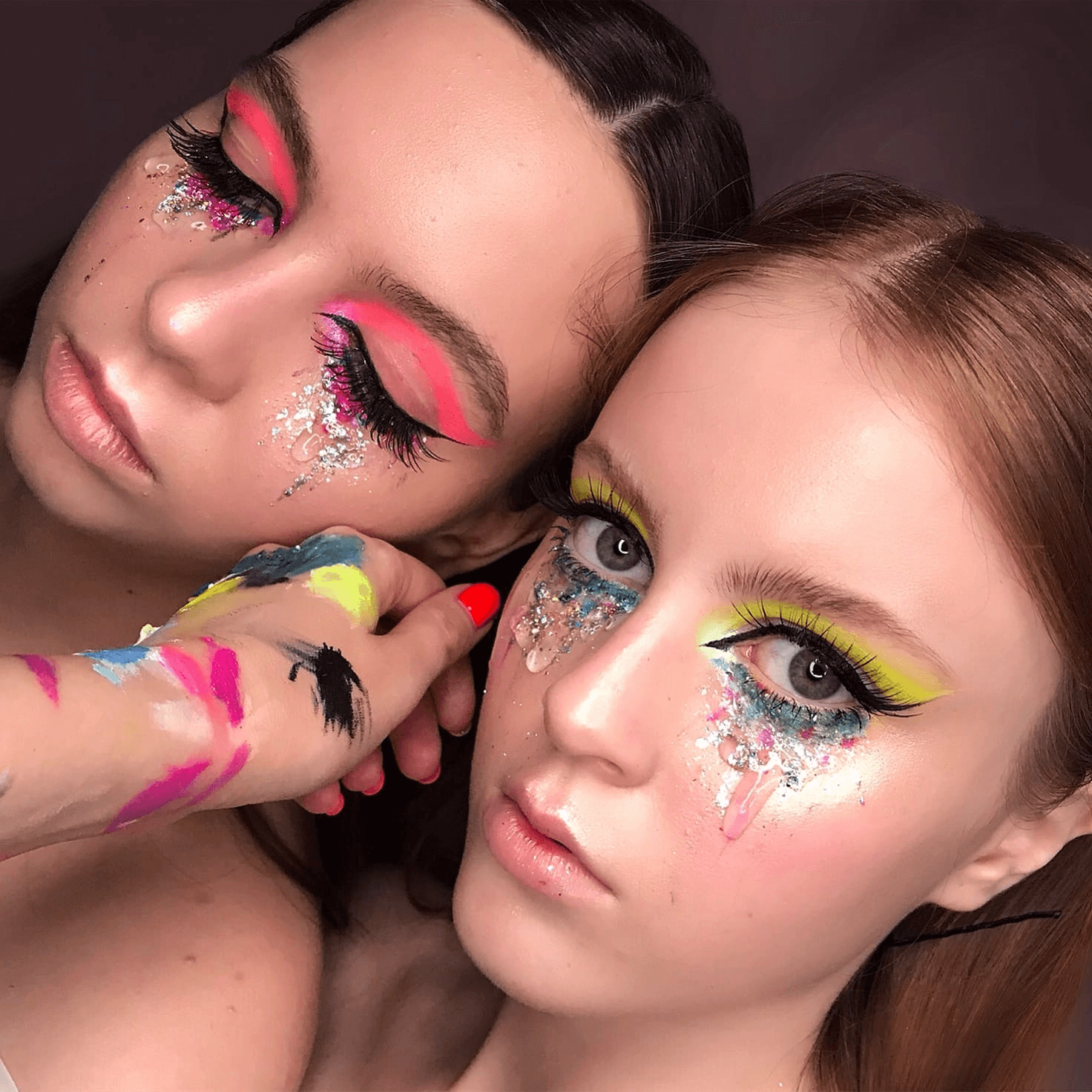 Иностранные визажисты. Red black makeup cut crease. Макияж для подростков. Make up 26. Чудеса макияжа.