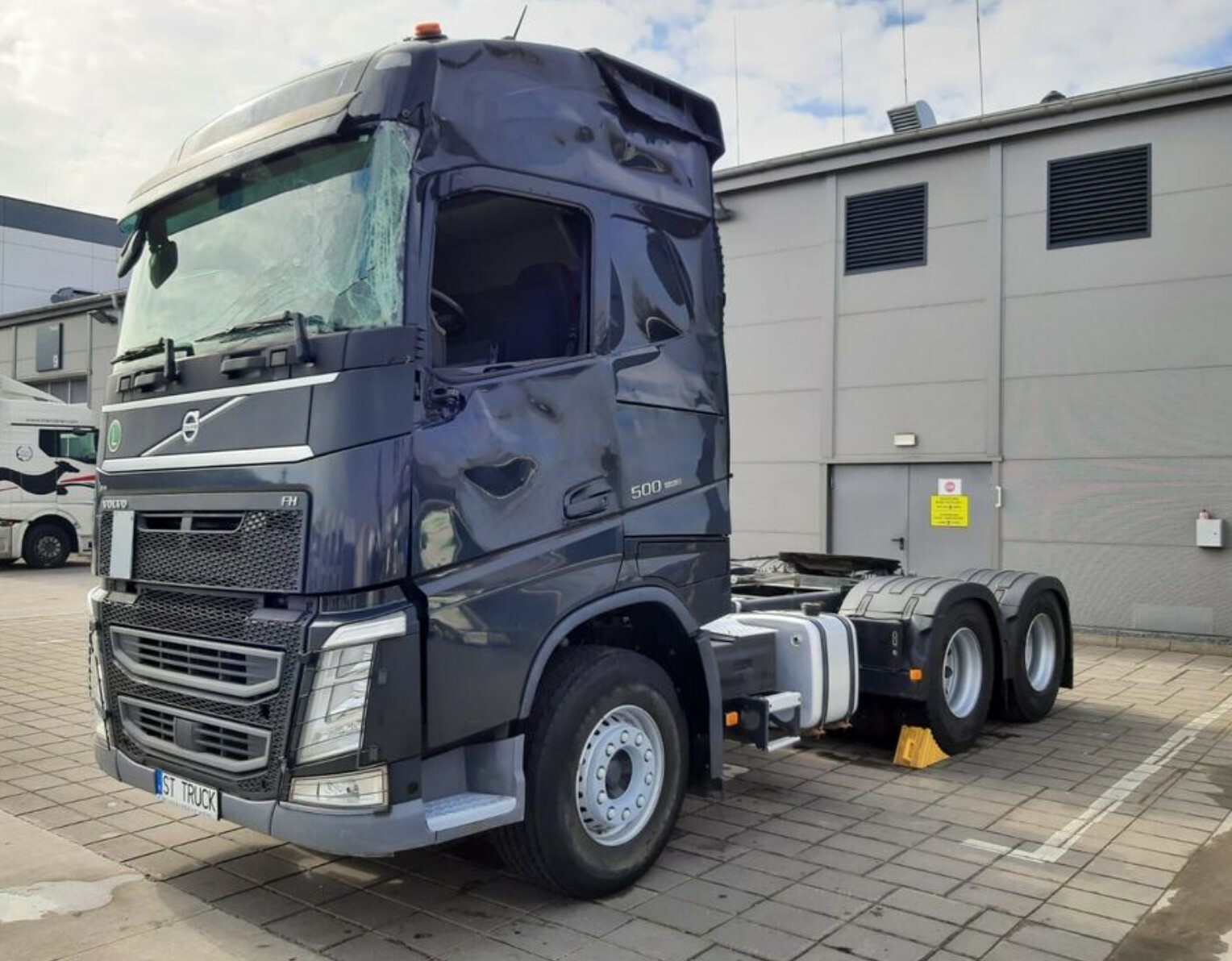 Тягач Volvo FH 500 6X4 из Европы в лизинг в Москве и по России - Купить для  юридических и физических лиц