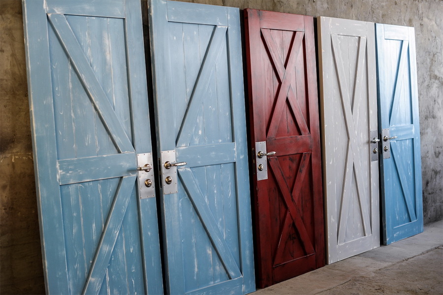 Дверь loft. Межкомнатные двери в стиле лофт. Распашные двери в стиле лофт. Стальные межкомнатные двери в стиле лофт. Металлические двери лофт.