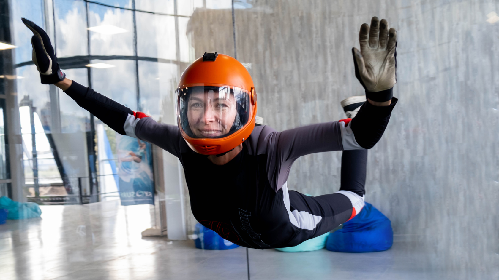 фото нанесения макияжа на лицо девушки 