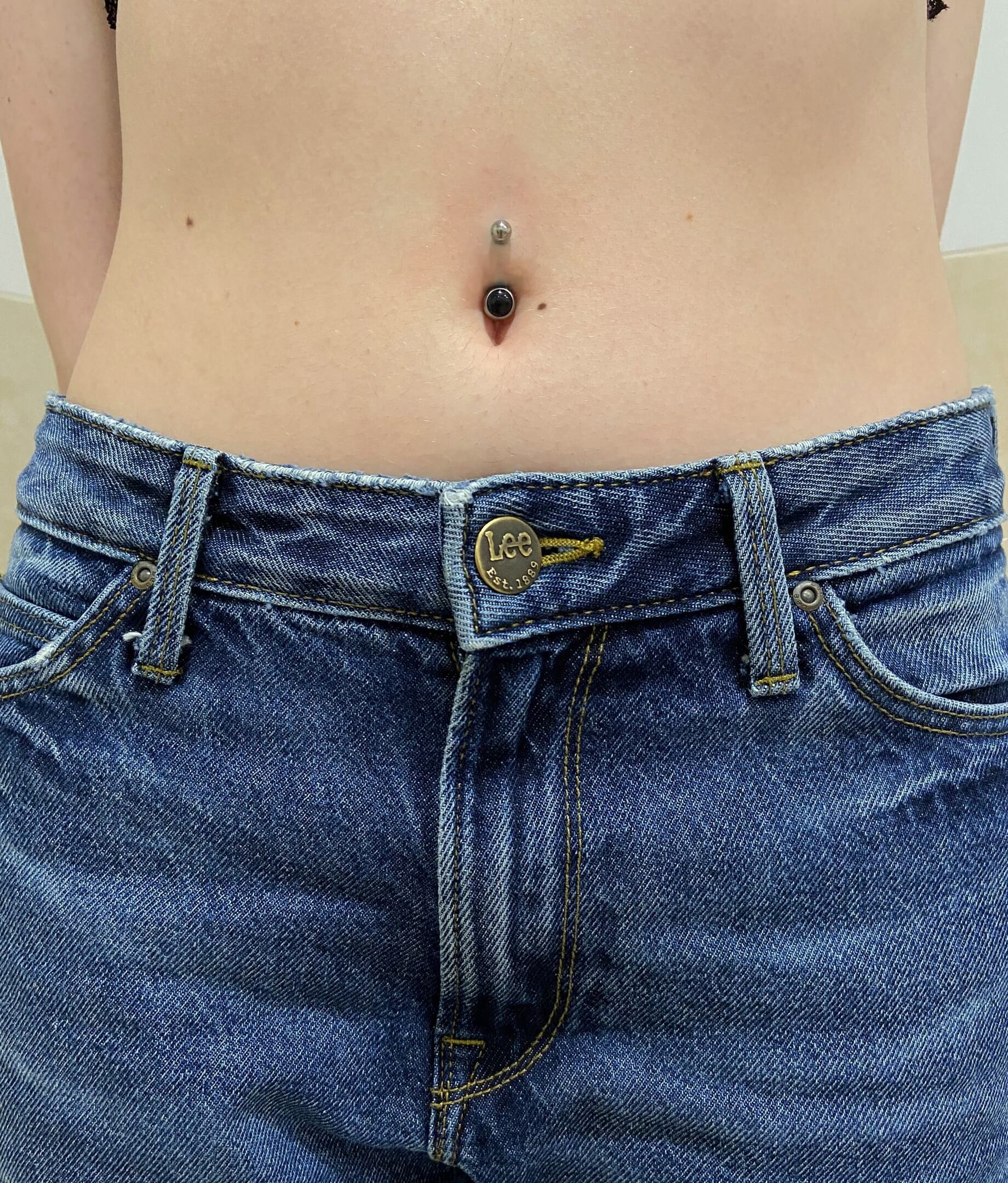 Пирсинг пупка (The Navel Piercing)