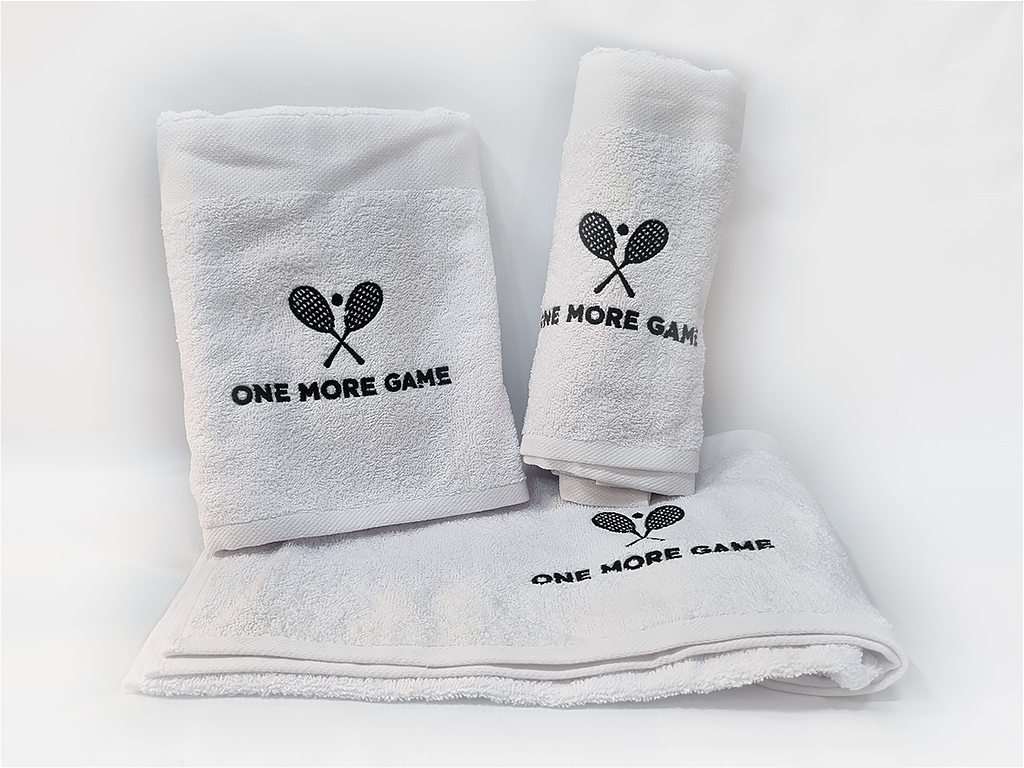 Брендированное полотенце - подарок на день рождения