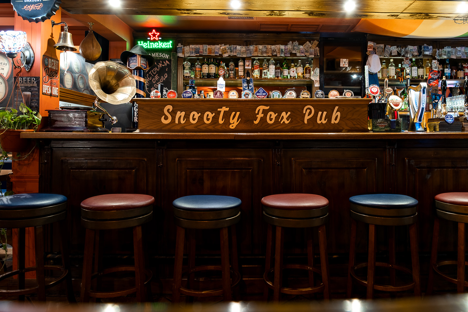 Snooty Fox Pub - Ирландский пивной паб в Москве