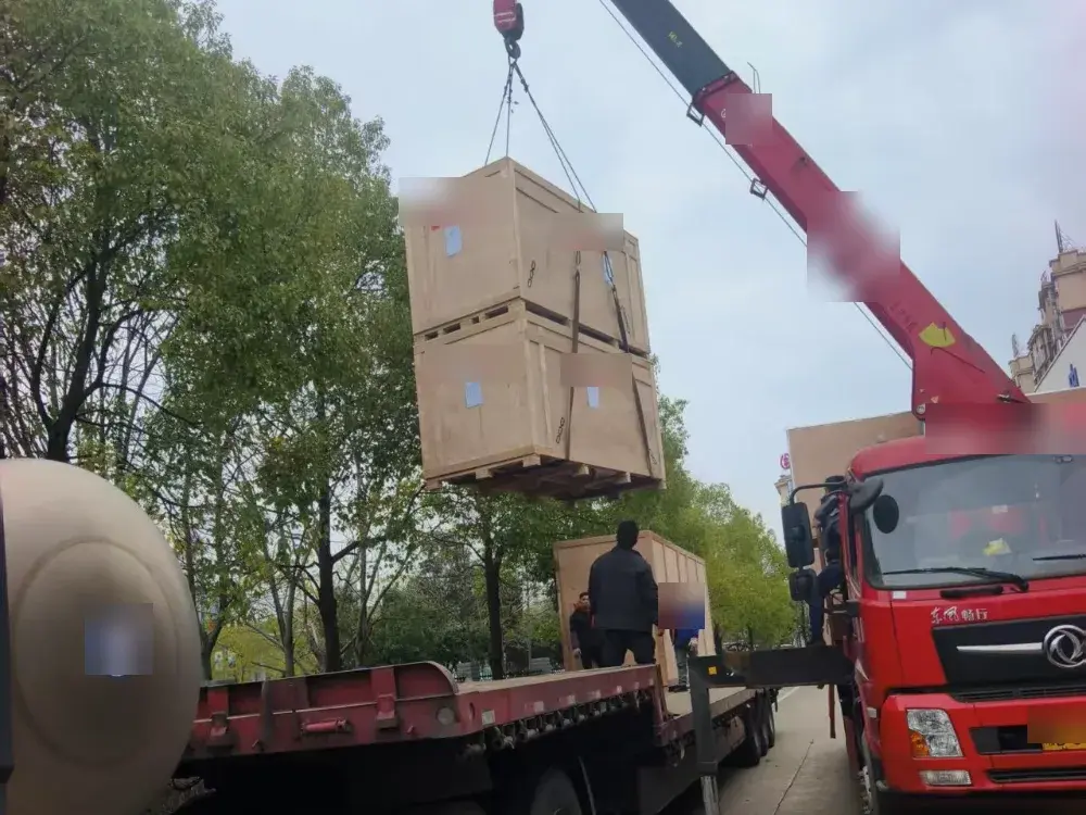 Крупные места грузили краном